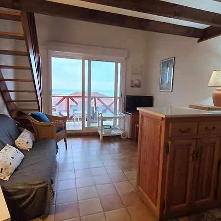 Ocean View And Pool Near The Apartment