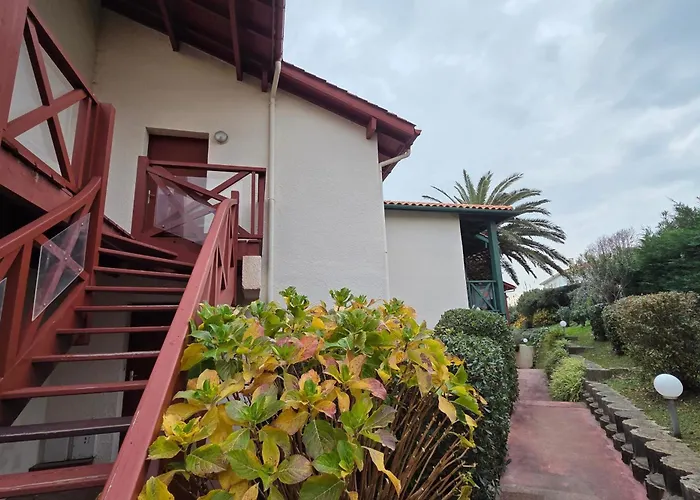 Ocean View And Pool Near The Apartment